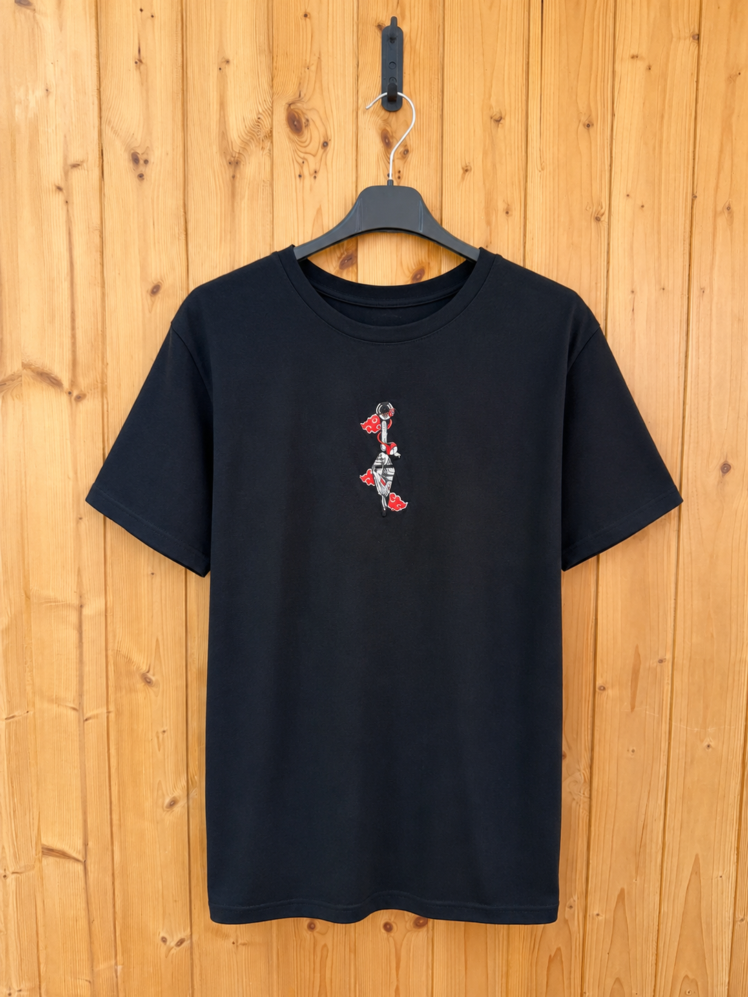 Tshirt con ricamo Akatsuki