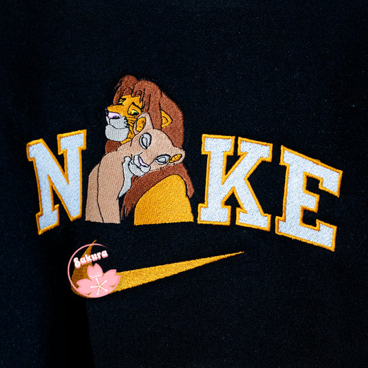 Simba e Nala abbracciati felpa/tshirt con ricamo