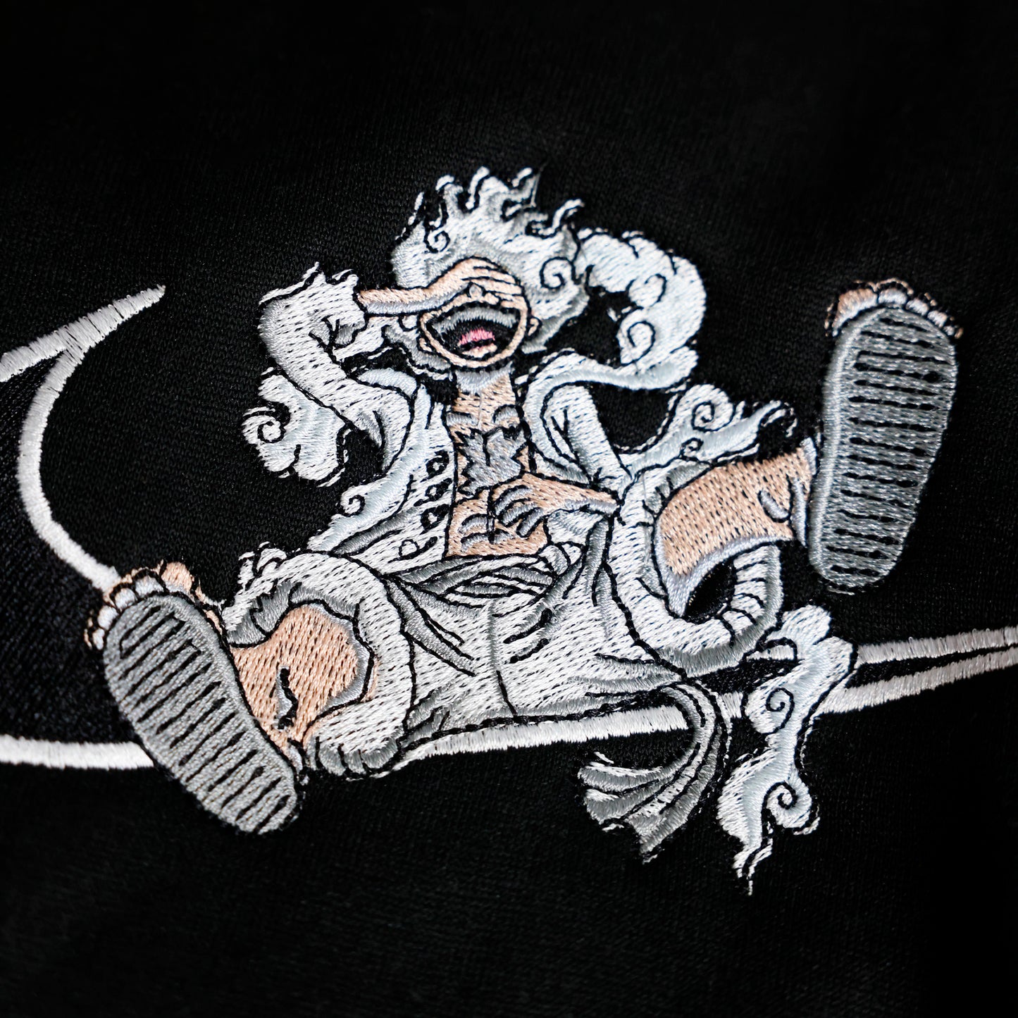 Luffy Gear 5 felpa/tshirt con ricamo (versione 2)