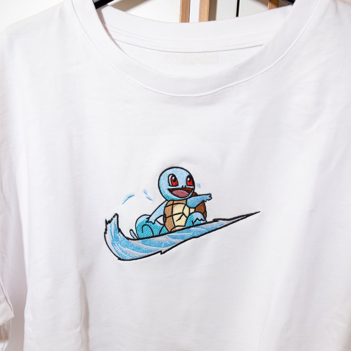 Swoosh Squirtle felpa/tshirt con ricamo