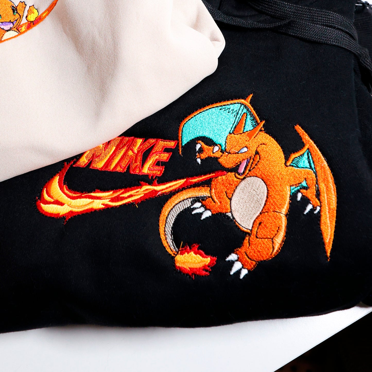 Charmander & Charizard set di 2 felpe/tshirts con ricamo