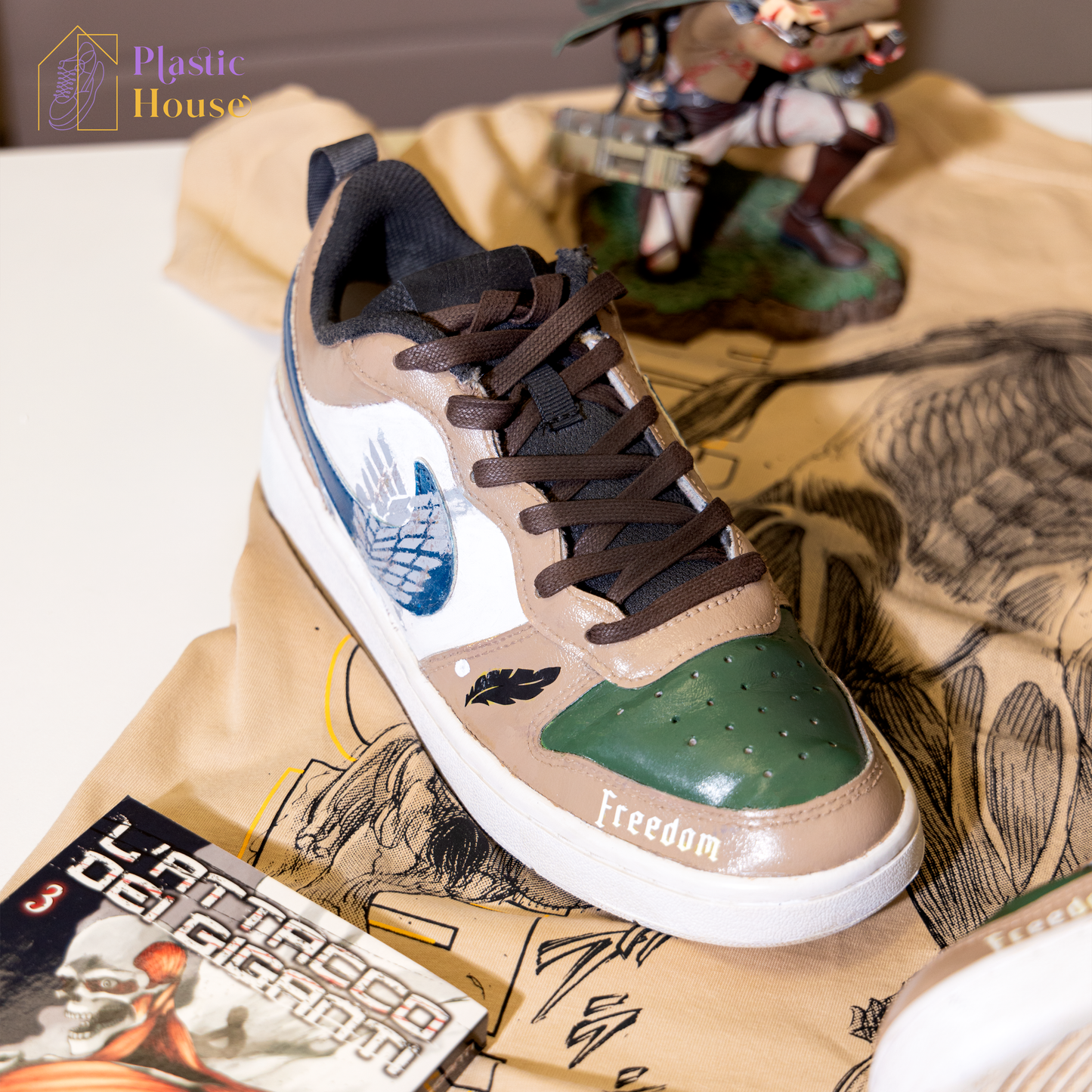 Scarpe a tema Attack on Titan