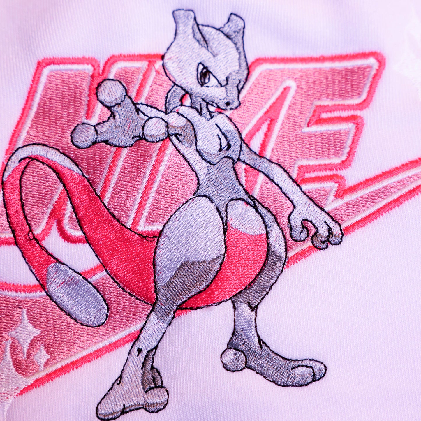 Mewtwo felpa/tshirt con ricamo (versione rosa)