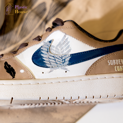 Scarpe a tema Attack on Titan