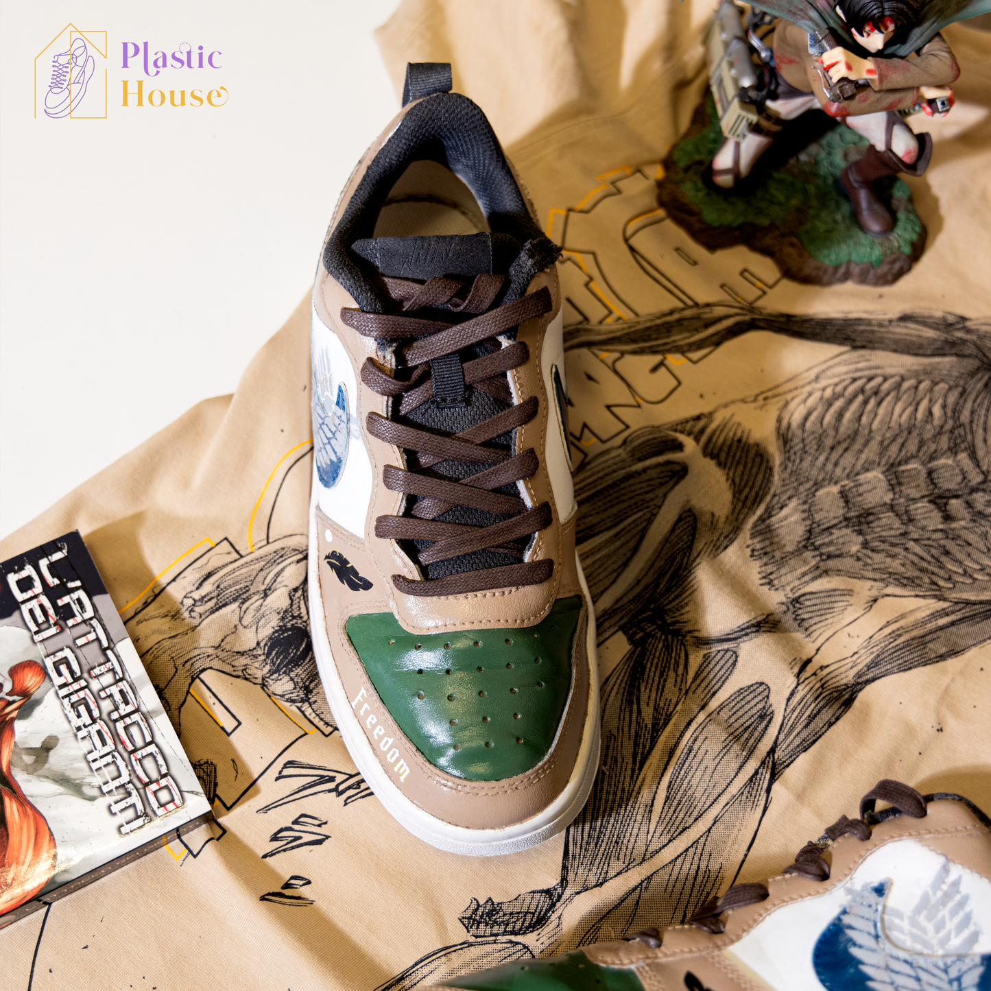 Scarpe a tema Attack on Titan