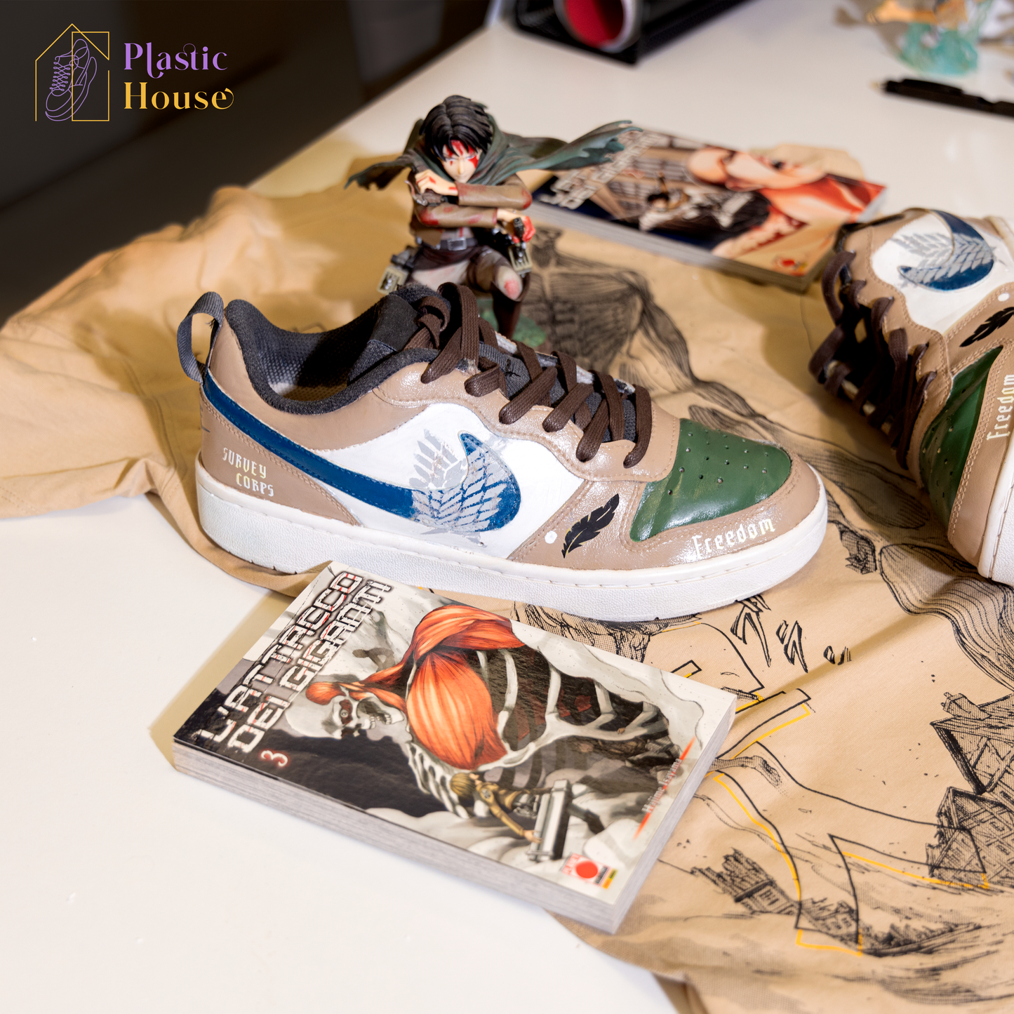 Scarpe a tema Attack on Titan