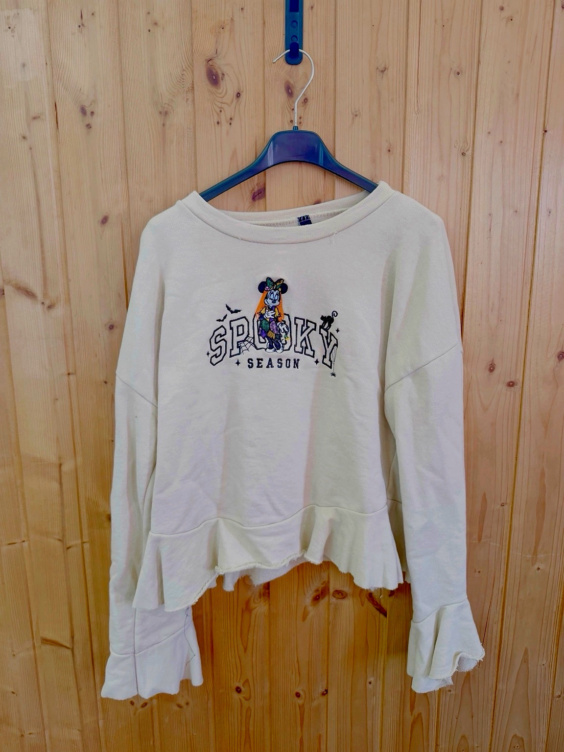 Tshirt con ricamo Spooky